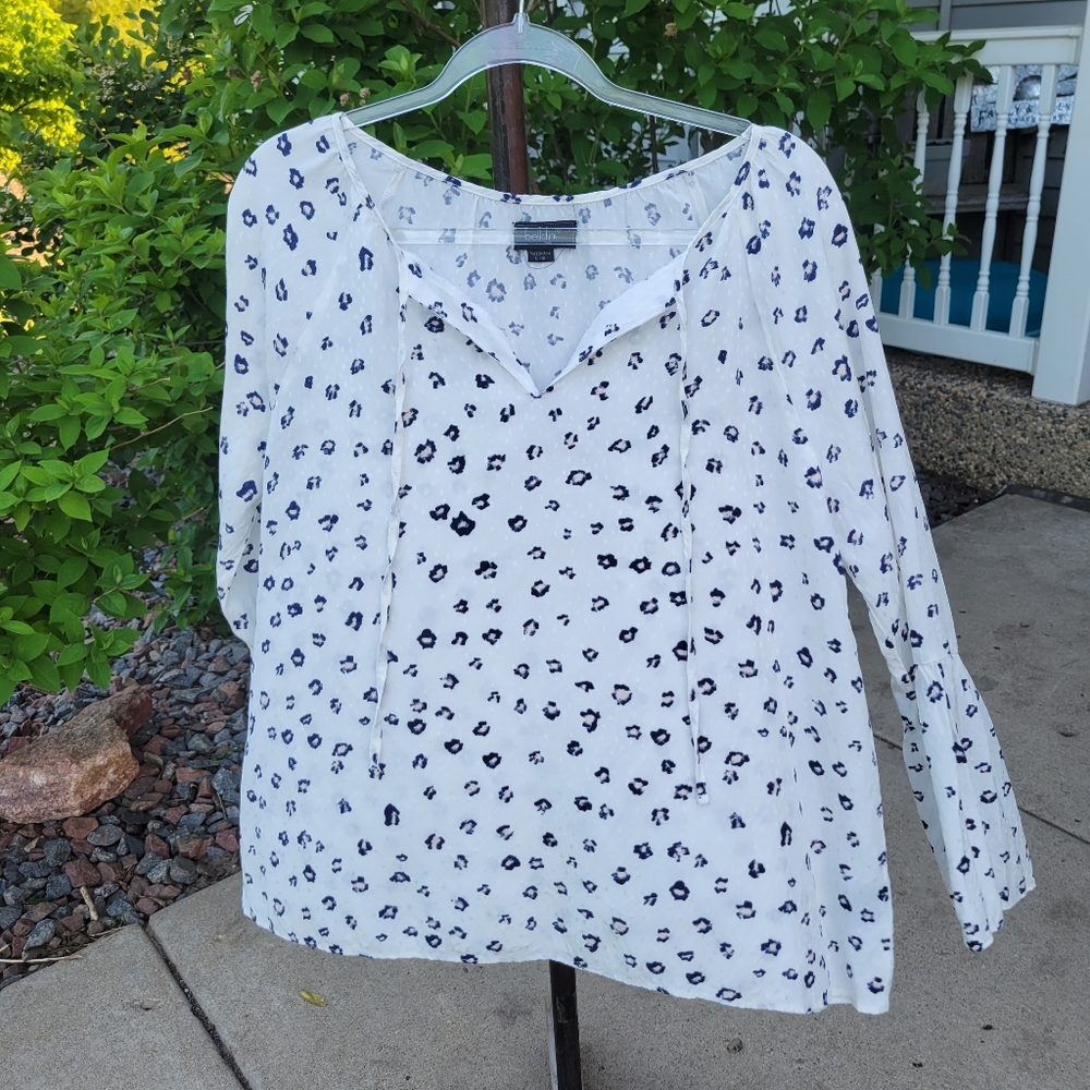 Belldini size Large boho Navy & white Cheetah print bell sleeve V Neck blouse - Picture 7 of 14